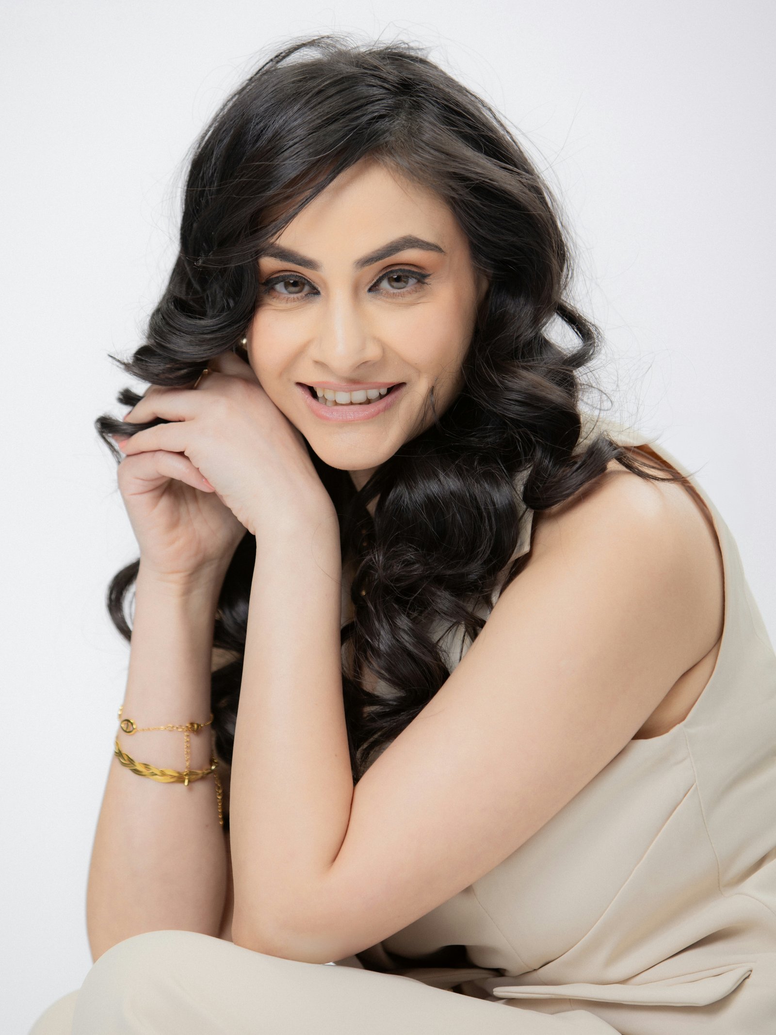 Fashion and editorial makeup by Suvy Academy